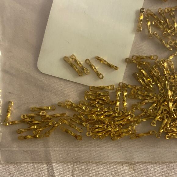 Gold 8mm Twisted Connectors Jewelry Findings Beadalon 144pc - Picture 5 of 5